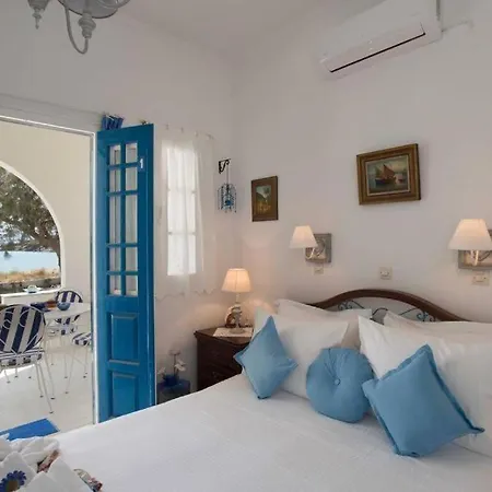 Lovely House Infront Of The In Molos Apartment