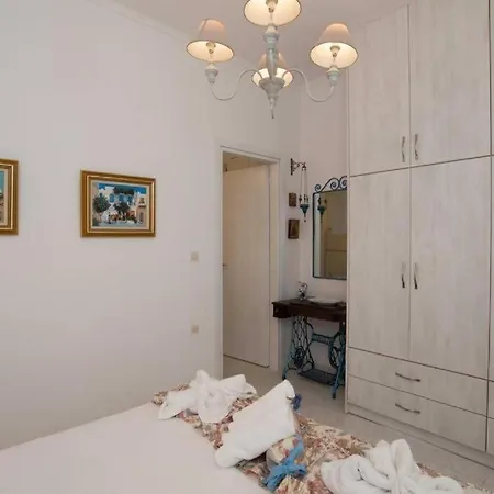 Lovely House Infront Of The In Molos Lejlighed *