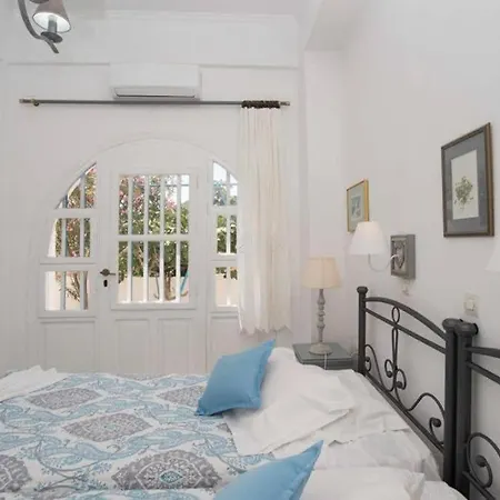 Lovely House Infront Of The In Molos Lejlighed Molos (Paros)